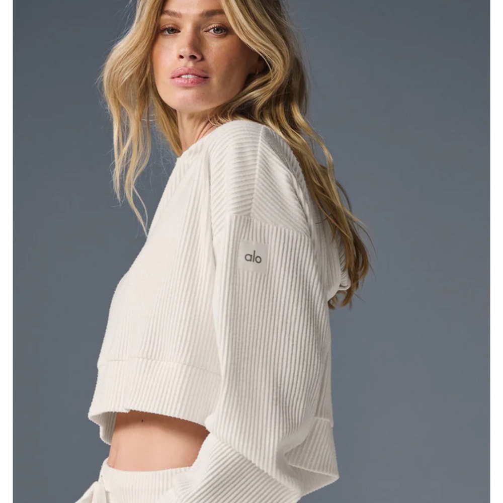 ALO Yoga Women's Cream Ribbed Crop Sweater and Sweatpants Set